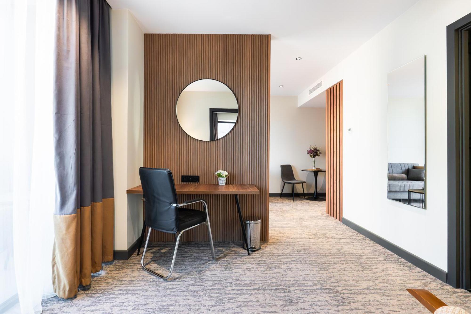 Nova Luxe Hotel & Residences Батумі Екстер'єр фото