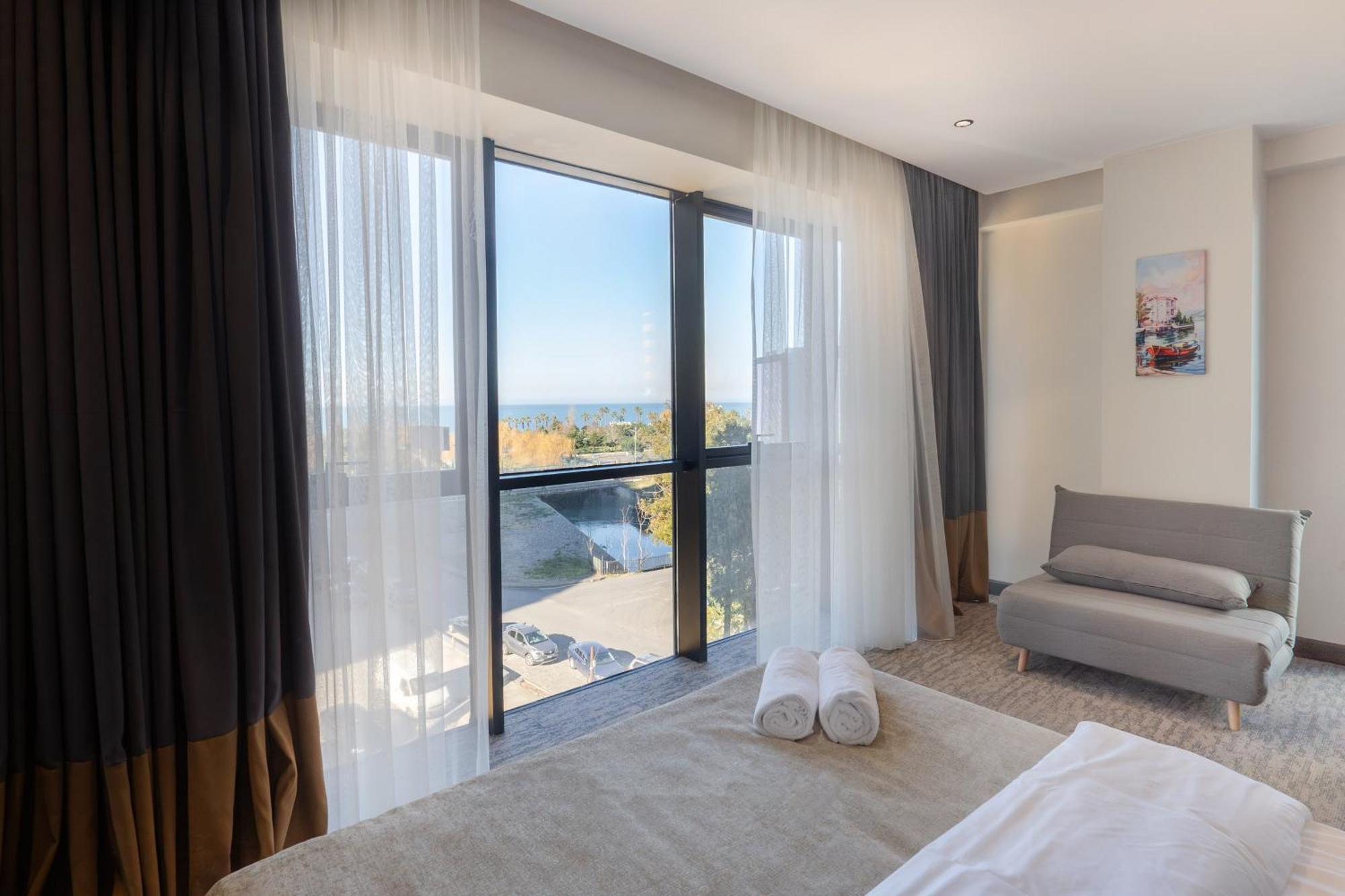 Nova Luxe Hotel & Residences Батумі Екстер'єр фото